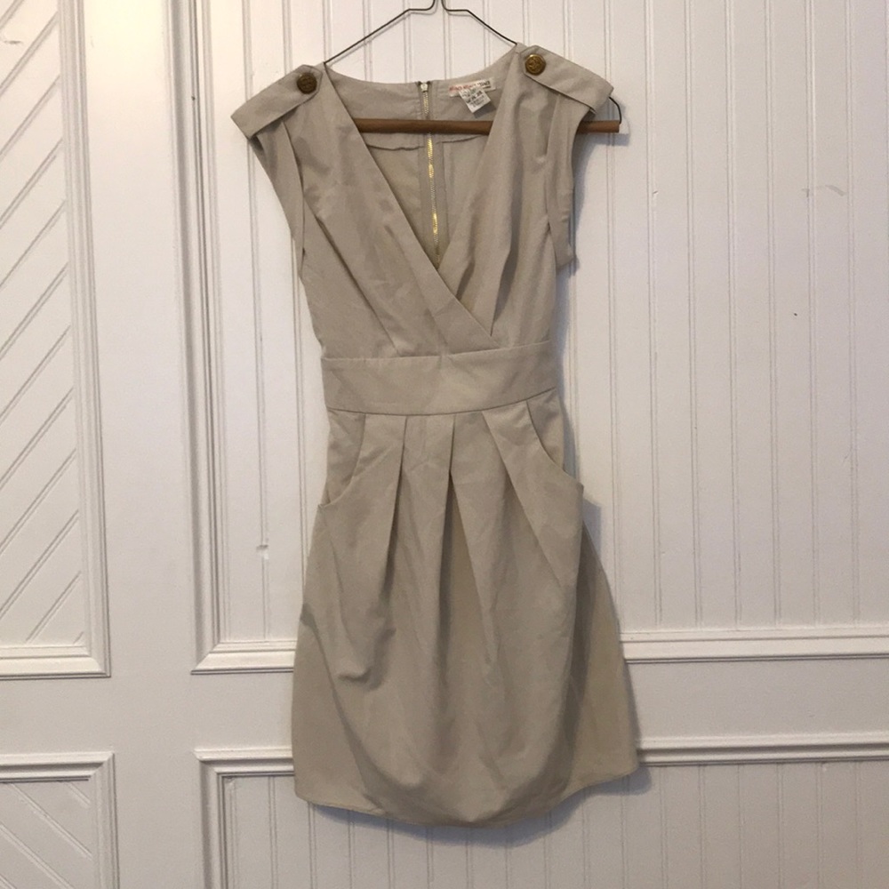 Beautiful dress 🍾